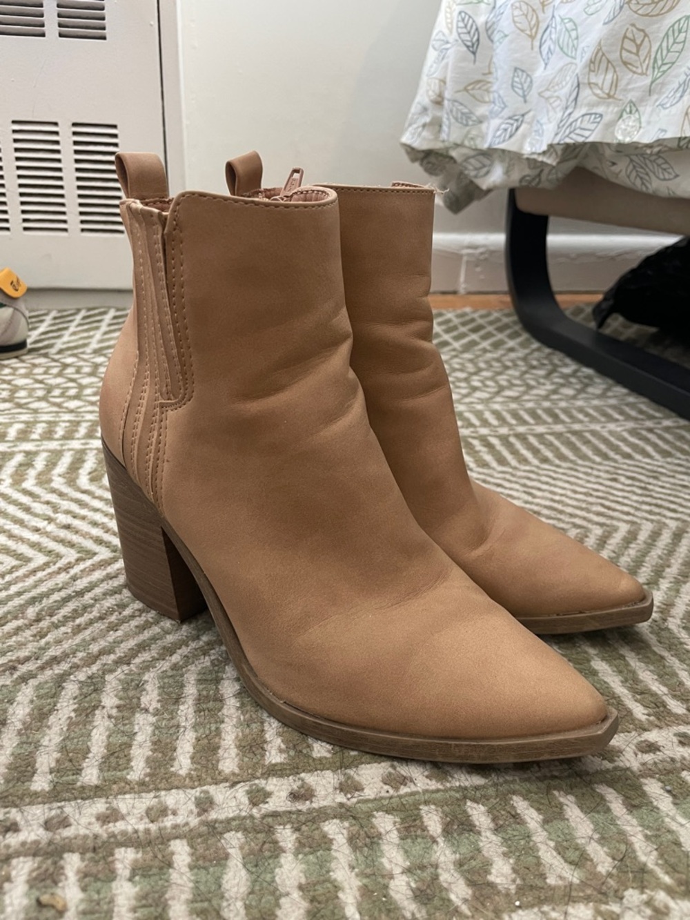 Universal Thread Women's Tan Pointed-Toe Stacked Heel Ankle Boots